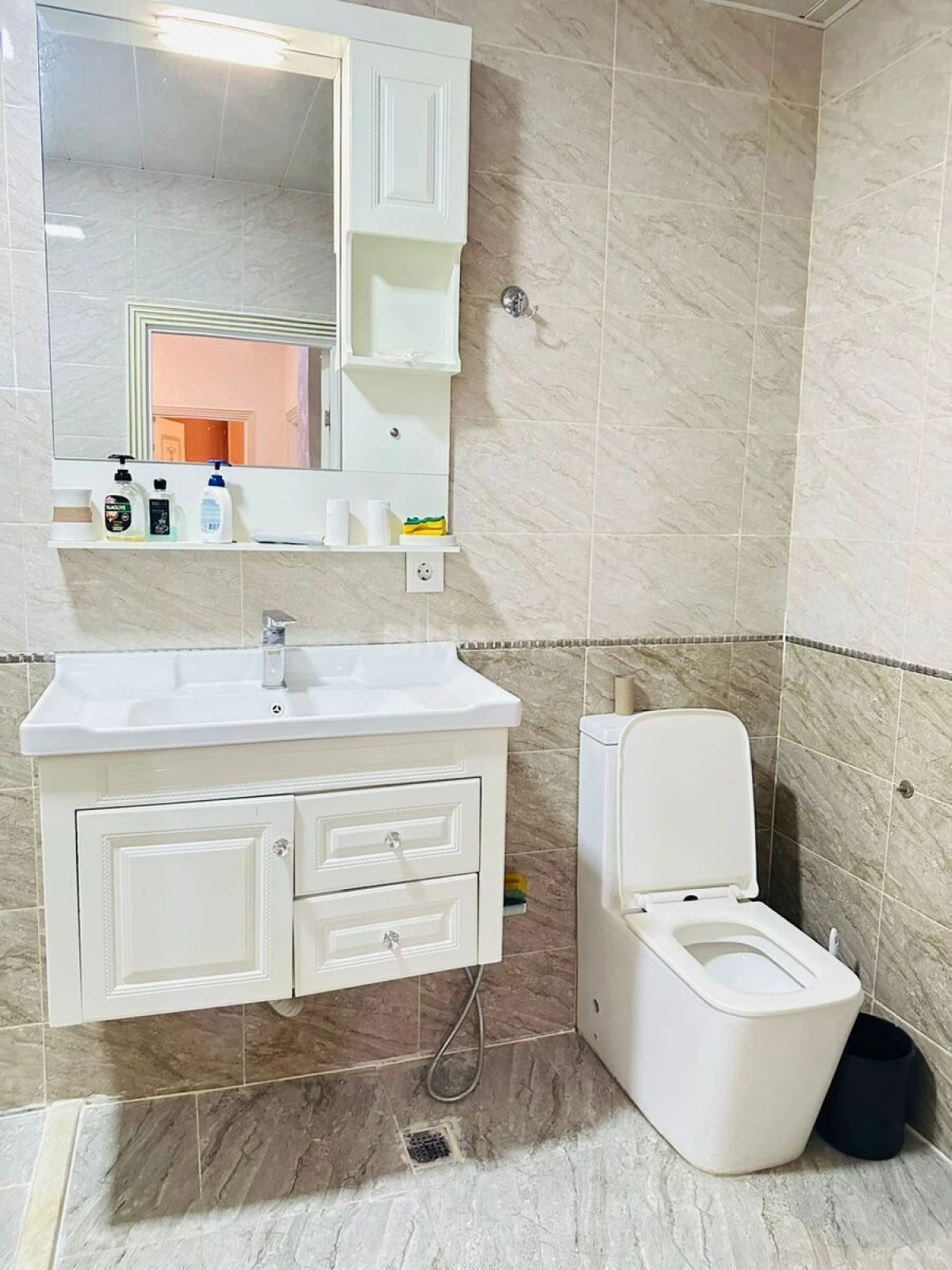 Kirayə verilir 2 otaqlı mənzil 86 m²