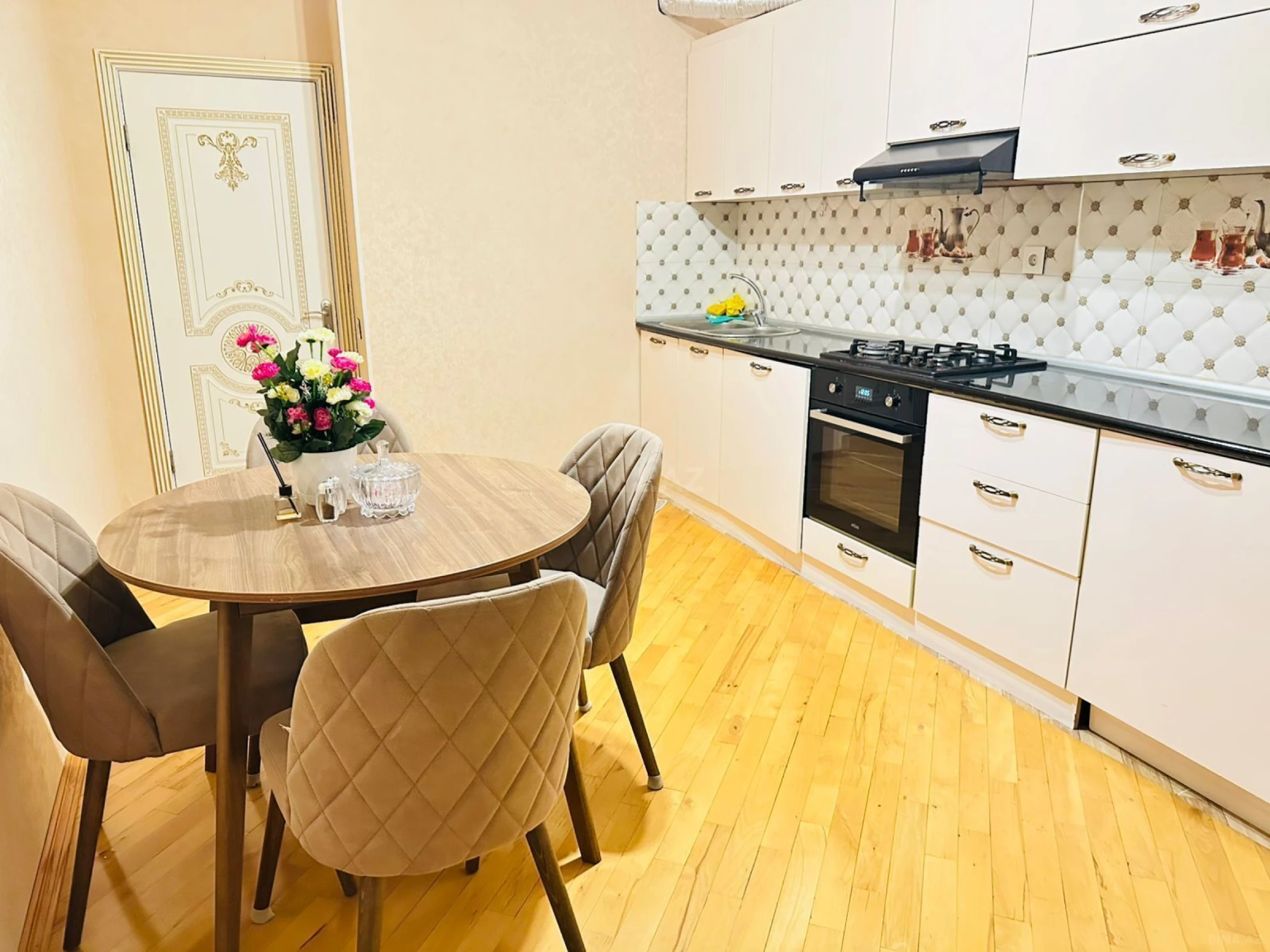 Kirayə verilir 2 otaqlı mənzil 86 m²