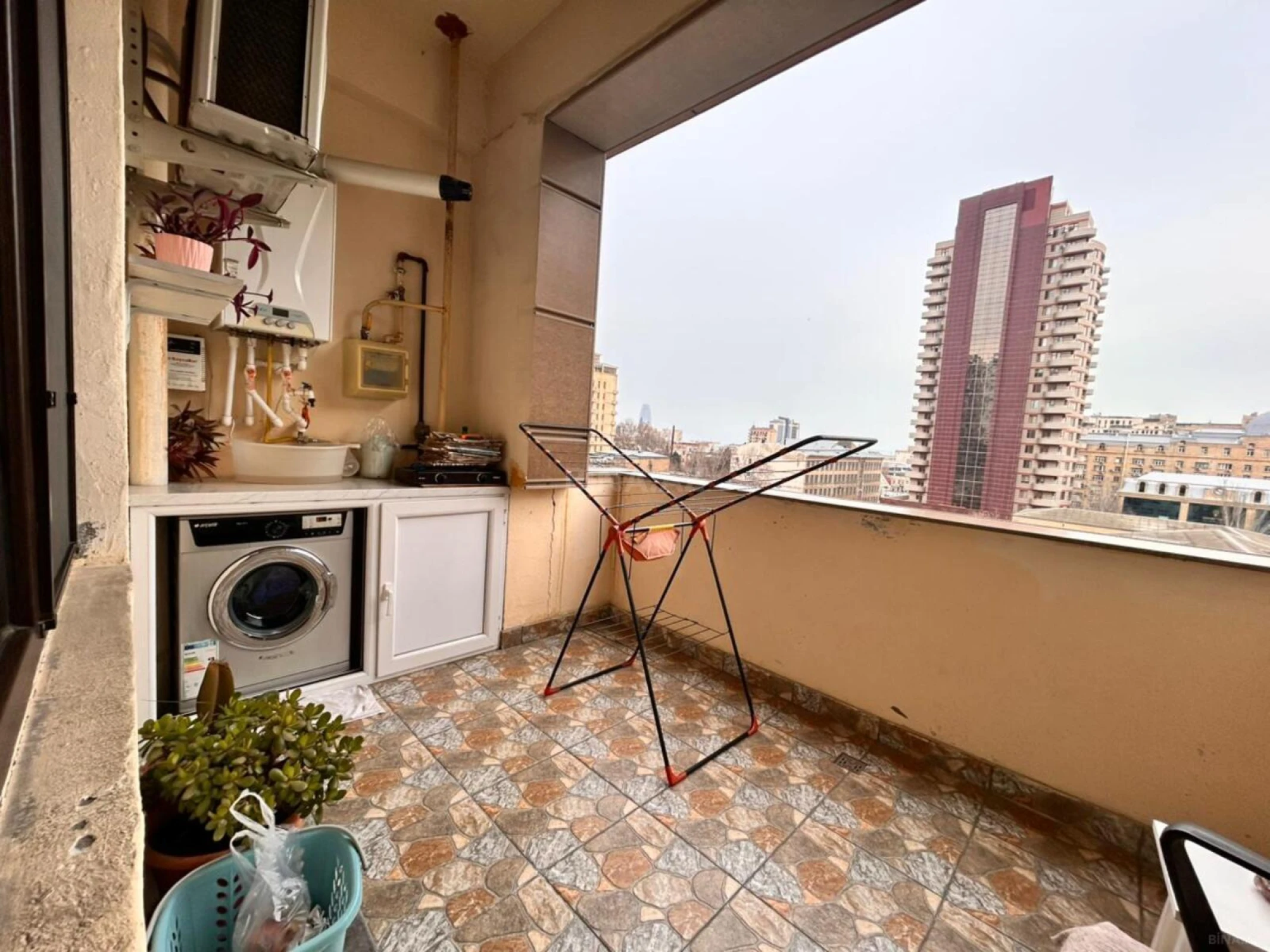 Satılır 2 otaqlı mənzil 75 m²