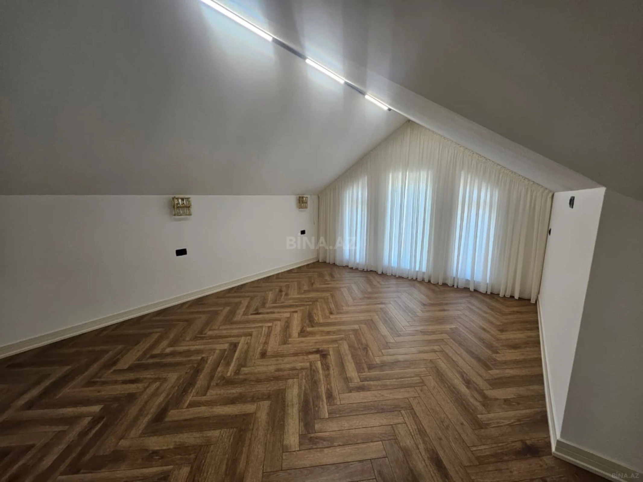 Satılır 6 otaqlı həyət evi 440 m²