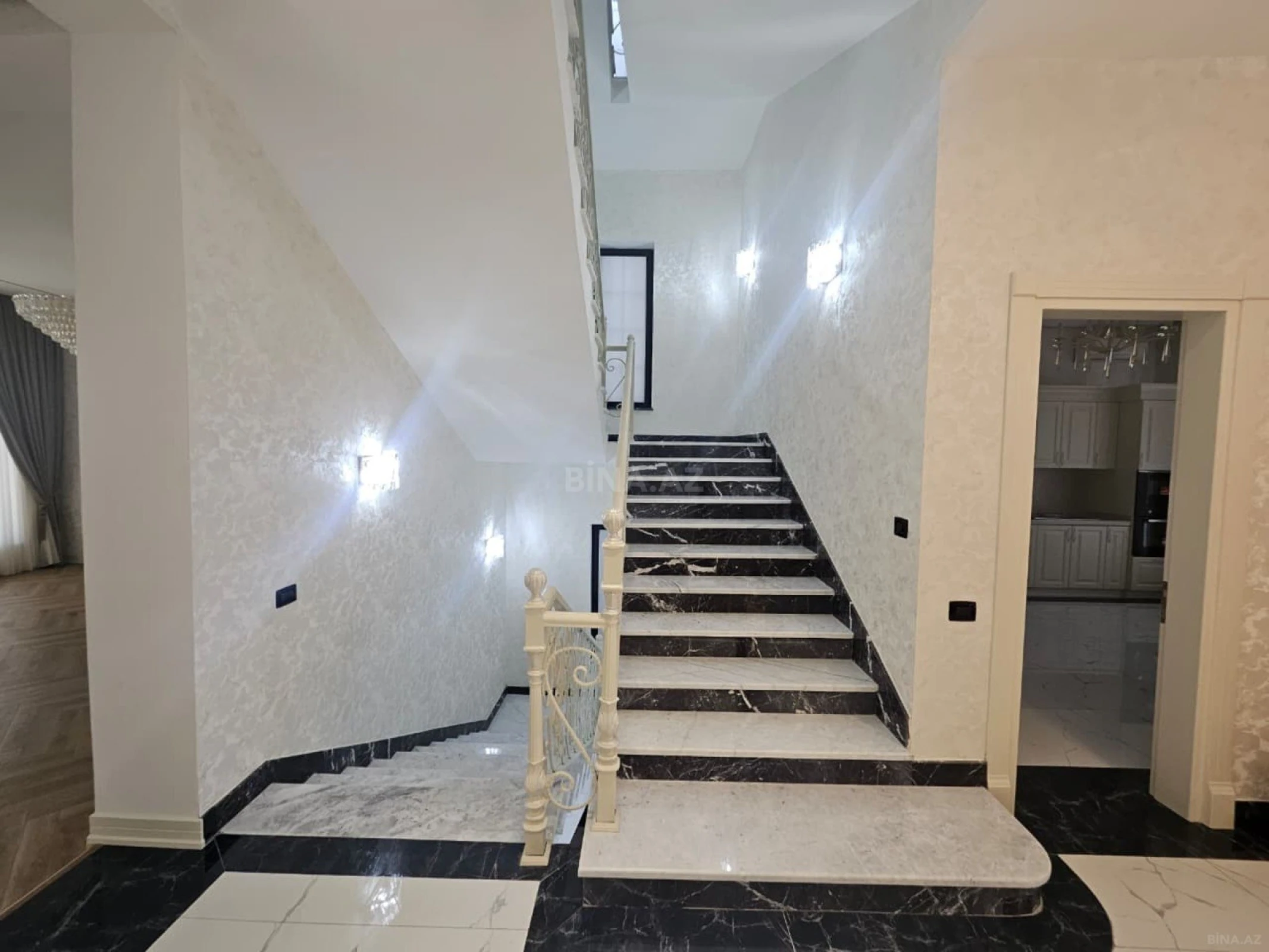 Satılır 6 otaqlı həyət evi 440 m²