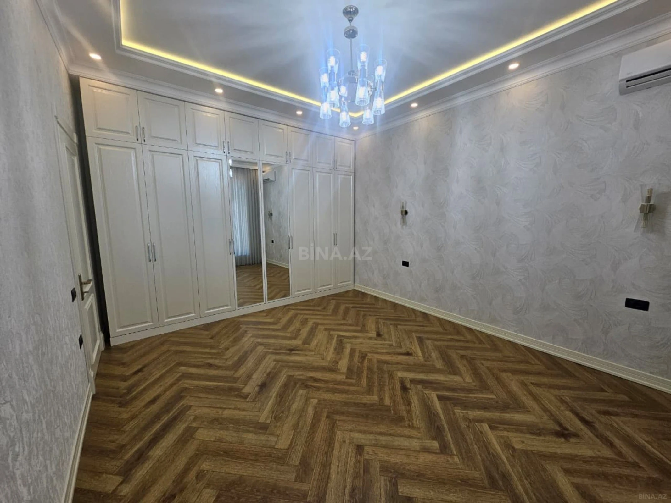 Satılır 6 otaqlı həyət evi 440 m²