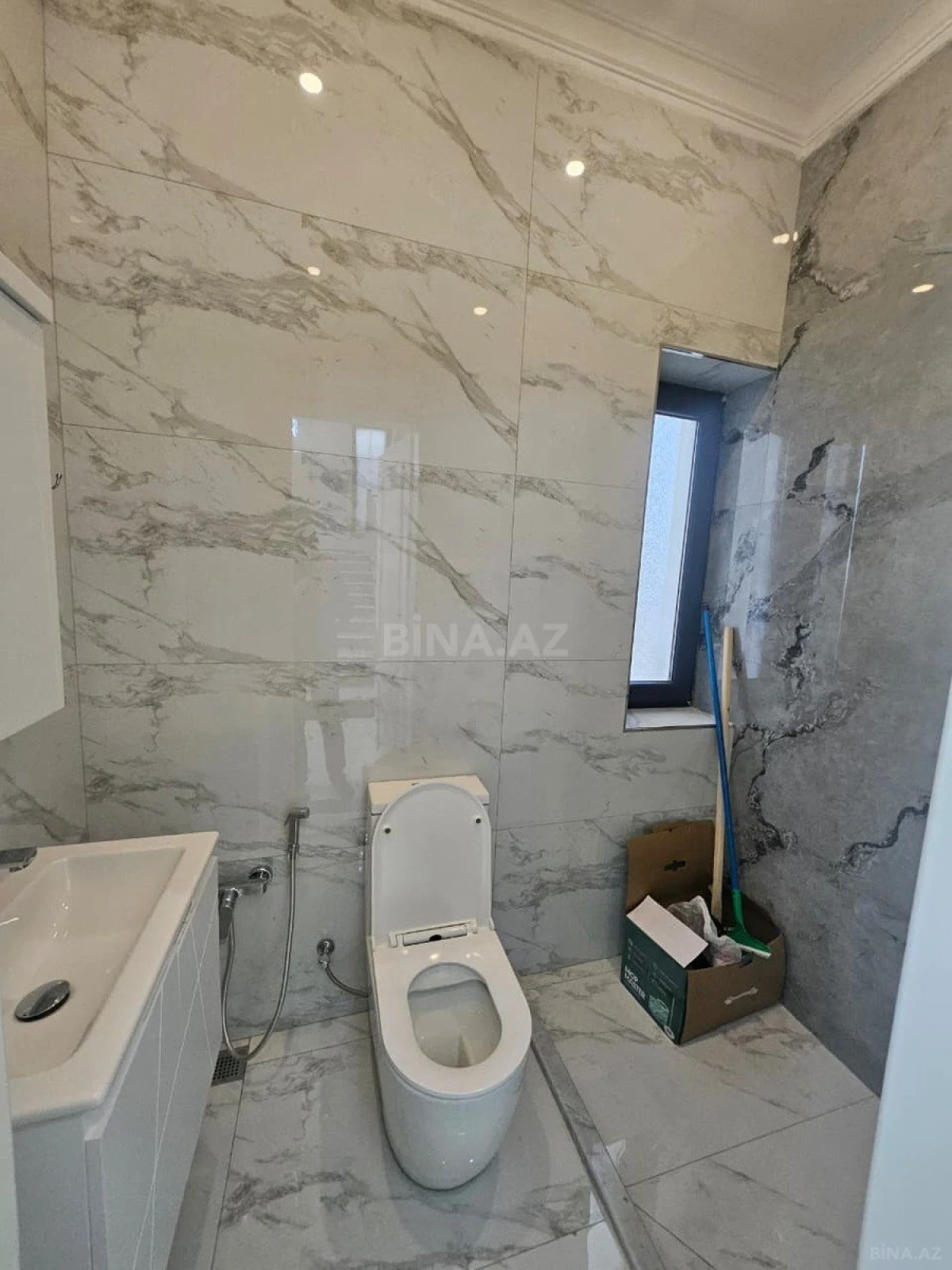 Satılır 6 otaqlı həyət evi 440 m²