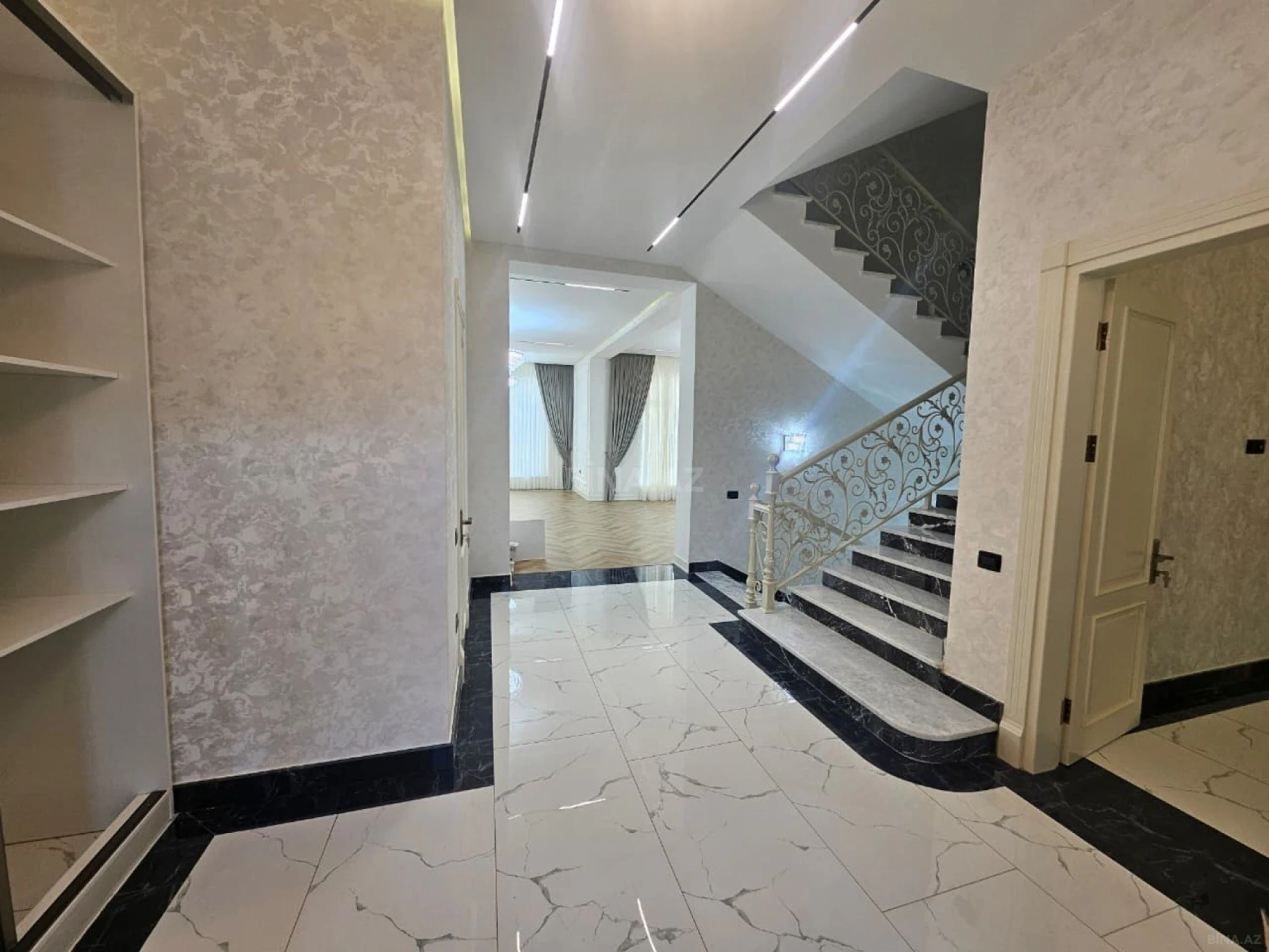 Satılır 6 otaqlı həyət evi 440 m²