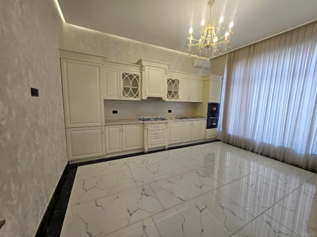 Satılır 6 otaqlı həyət evi 440 m²