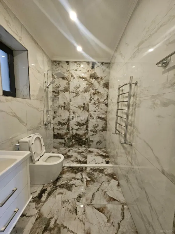 Satılır 6 otaqlı həyət evi 440 m²