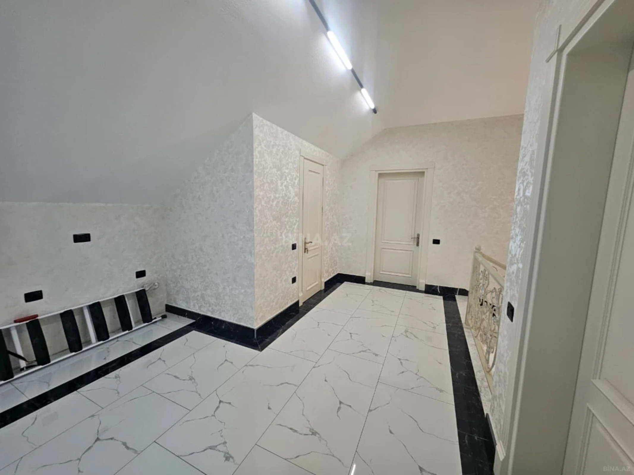 Satılır 6 otaqlı həyət evi 440 m²