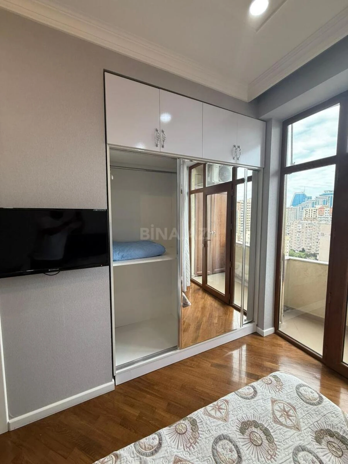 Satılır 2 otaqlı mənzil 90 m²