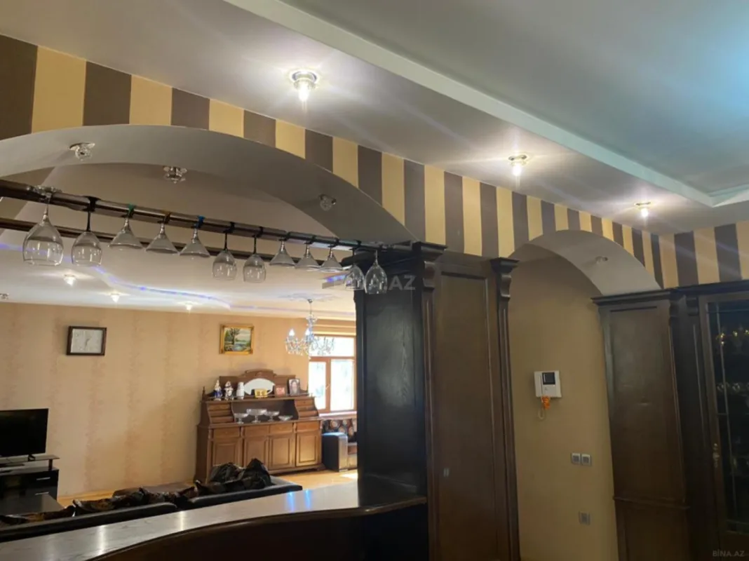 Satılır 6 otaqlı həyət evi 400 m²