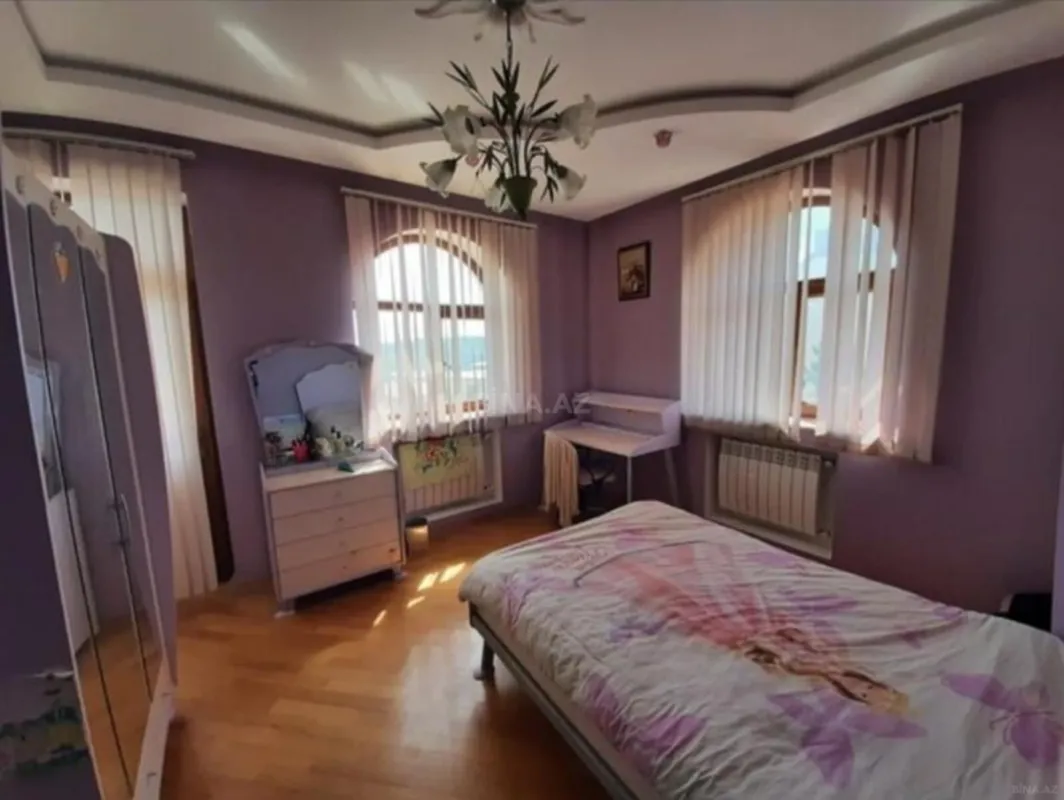 Satılır 6 otaqlı həyət evi 400 m²