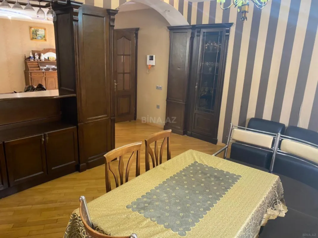 Satılır 6 otaqlı həyət evi 400 m²