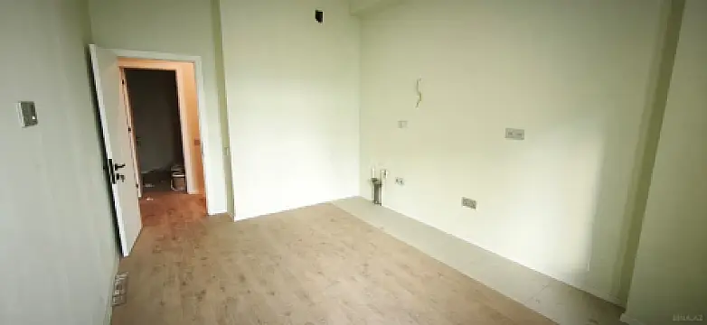 Satılır 4 otaqlı mənzil 130 m²