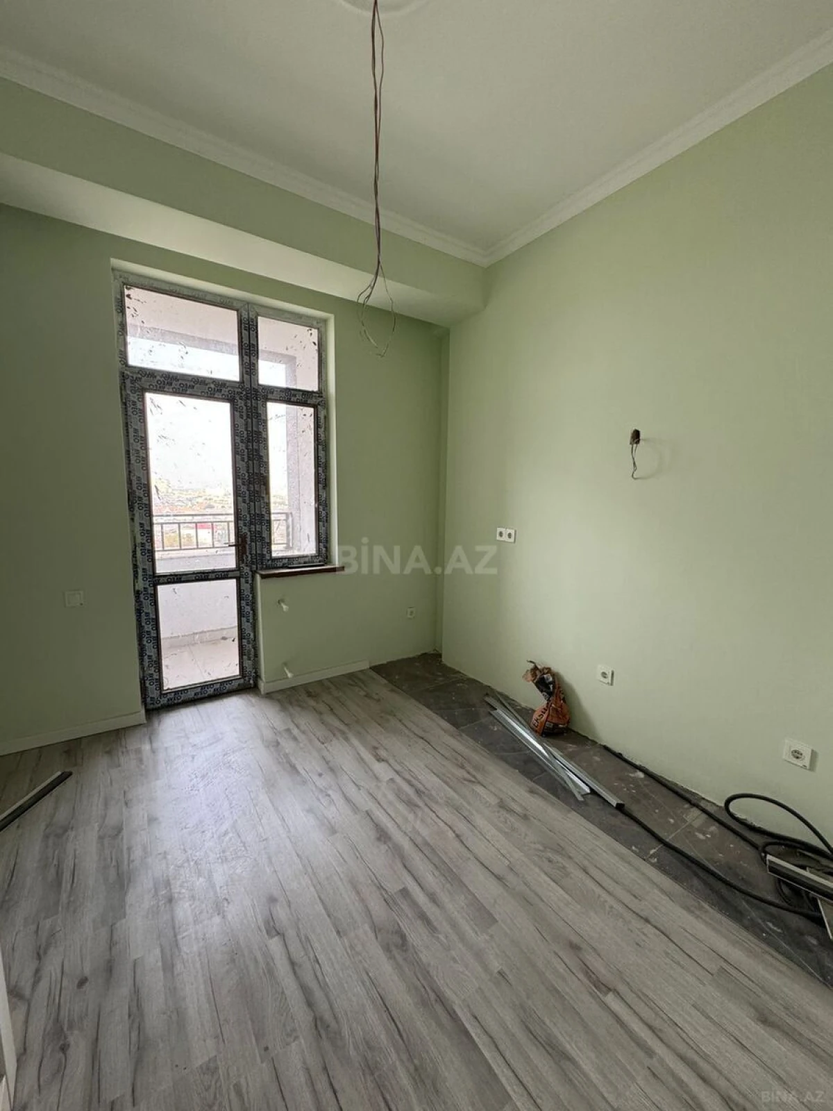 Satılır 4 otaqlı mənzil 130 m²