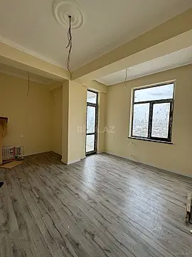 Satılır 4 otaqlı mənzil 130 m²