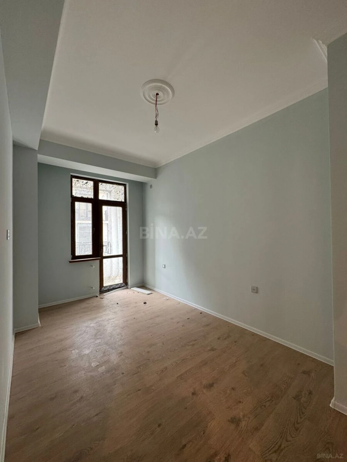 Satılır 4 otaqlı mənzil 130 m²