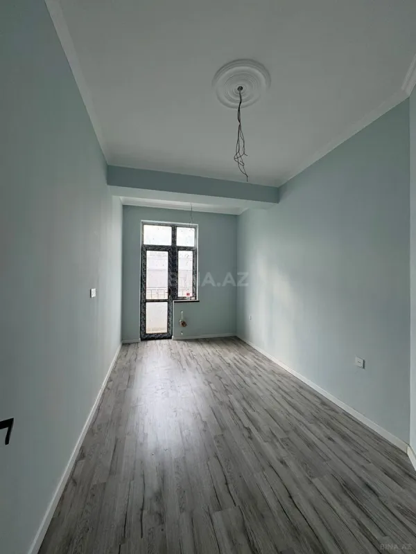 Satılır 4 otaqlı mənzil 130 m²