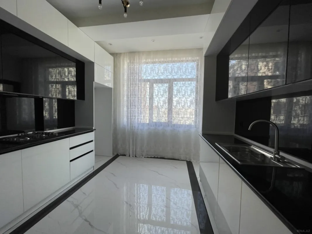 Satılır 3 otaqlı mənzil 105 m²