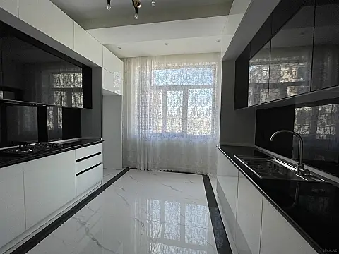 Satılır 3 otaqlı mənzil 105 m²