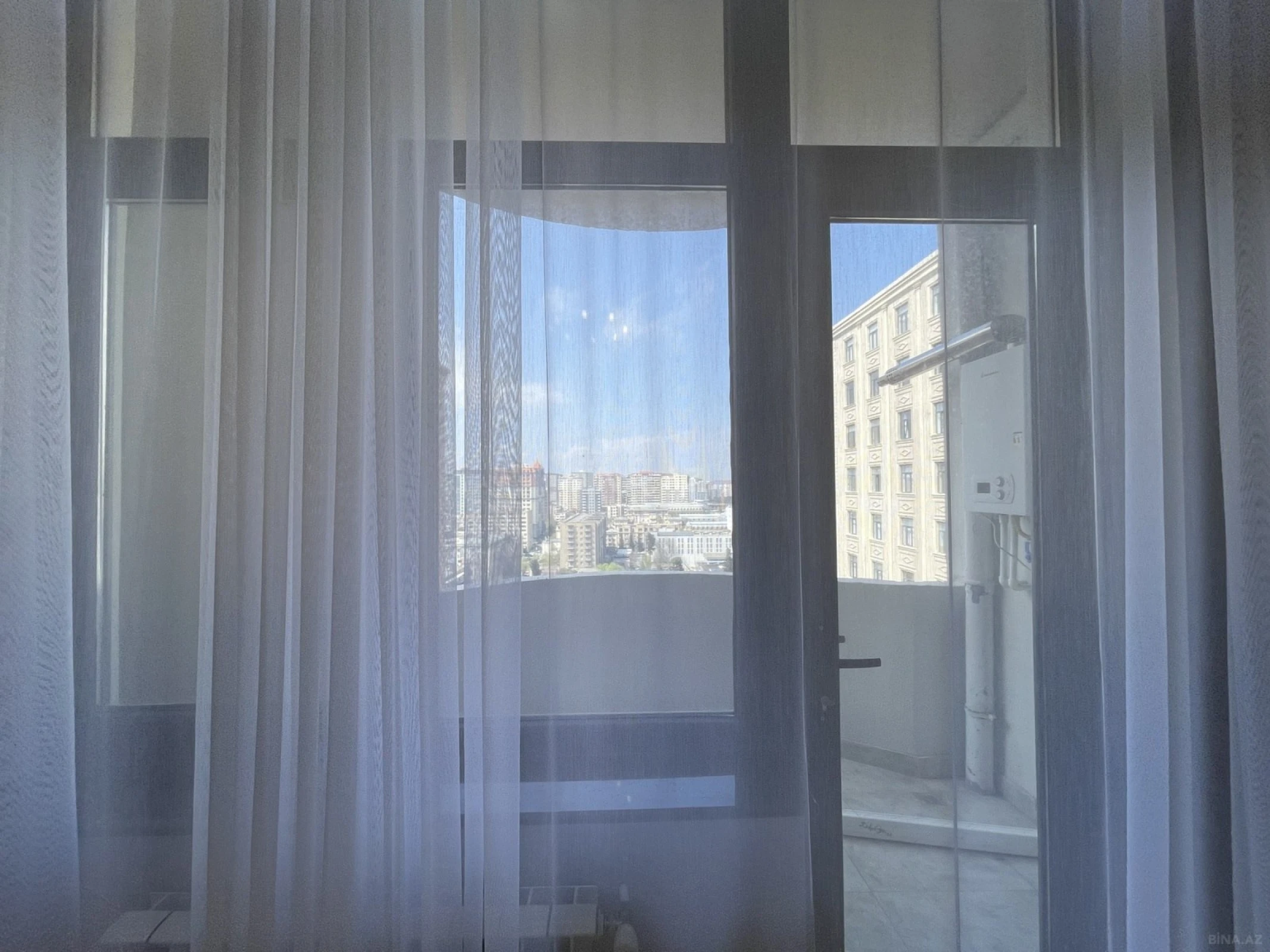 Satılır 3 otaqlı mənzil 105 m²