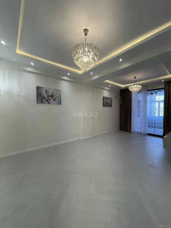 Satılır 3 otaqlı mənzil 105 m²
