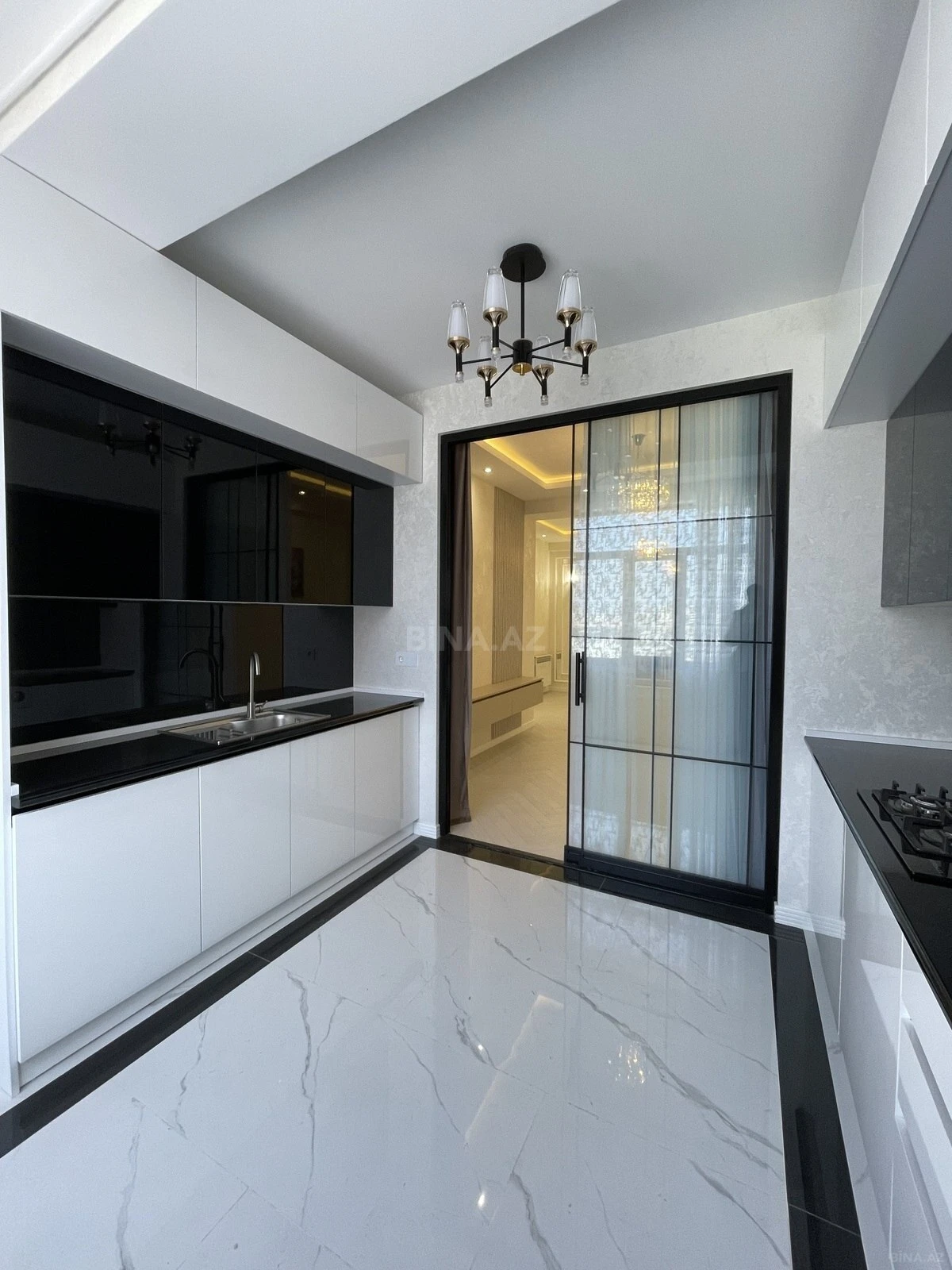 Satılır 3 otaqlı mənzil 105 m²