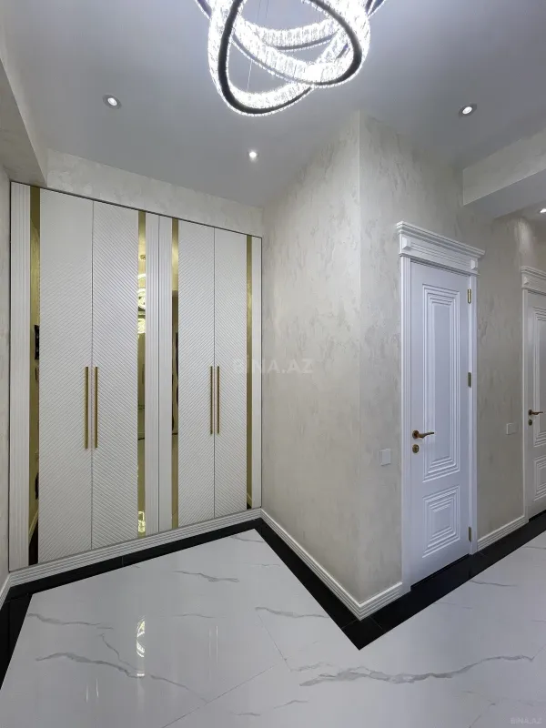 Satılır 3 otaqlı mənzil 105 m²