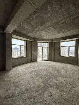 Satılır 3 otaqlı mənzil 132 m²