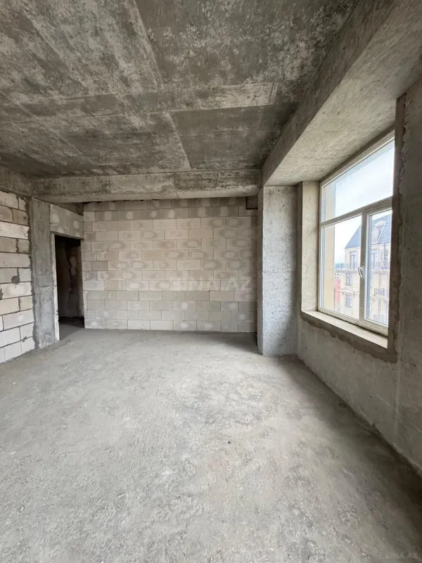 Satılır 3 otaqlı mənzil 132 m²