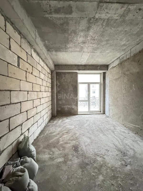 Satılır 3 otaqlı mənzil 132 m²