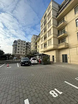 Satılır 3 otaqlı mənzil 132 m²