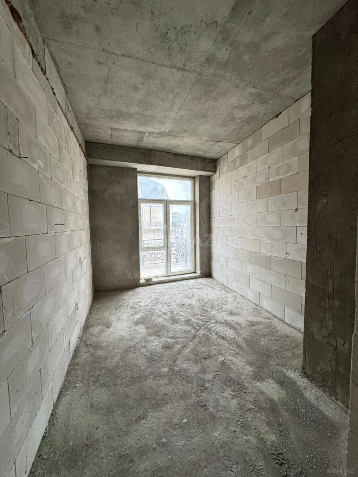 Satılır 3 otaqlı mənzil 132 m²