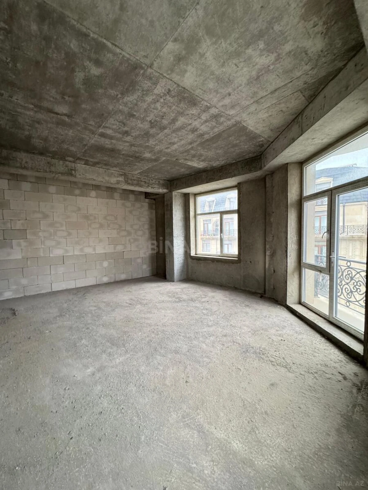 Satılır 3 otaqlı mənzil 132 m²