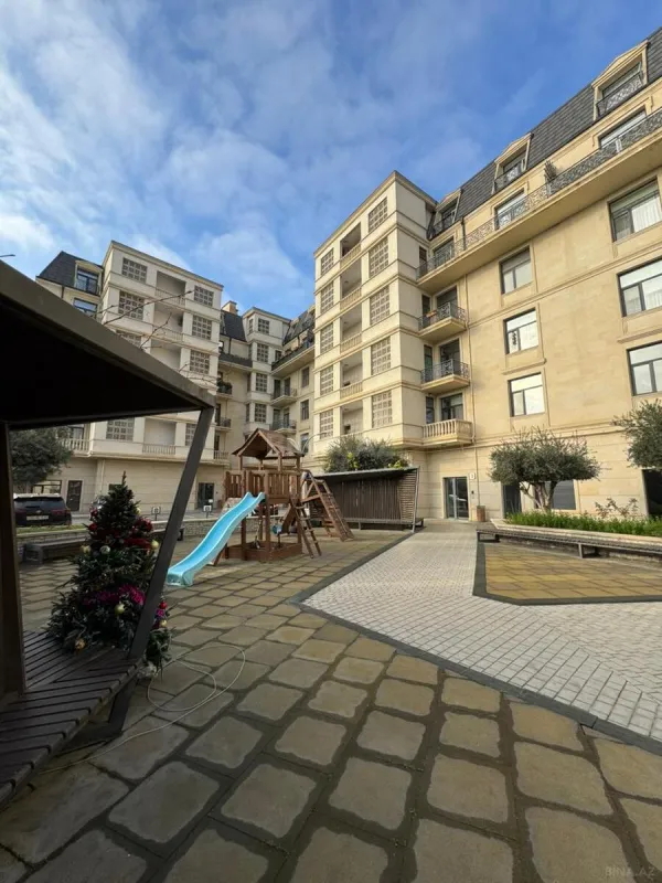 Satılır 3 otaqlı mənzil 132 m²