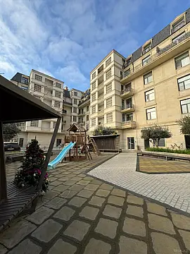 Satılır 3 otaqlı mənzil 132 m²