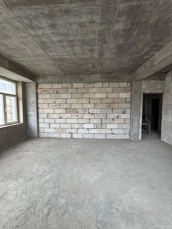Satılır 3 otaqlı mənzil 132 m²