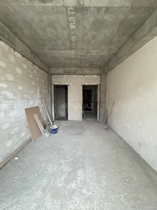 Satılır 3 otaqlı mənzil 132 m²