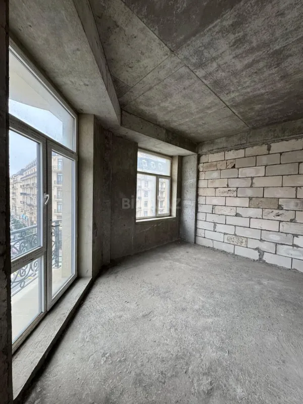 Satılır 3 otaqlı mənzil 132 m²