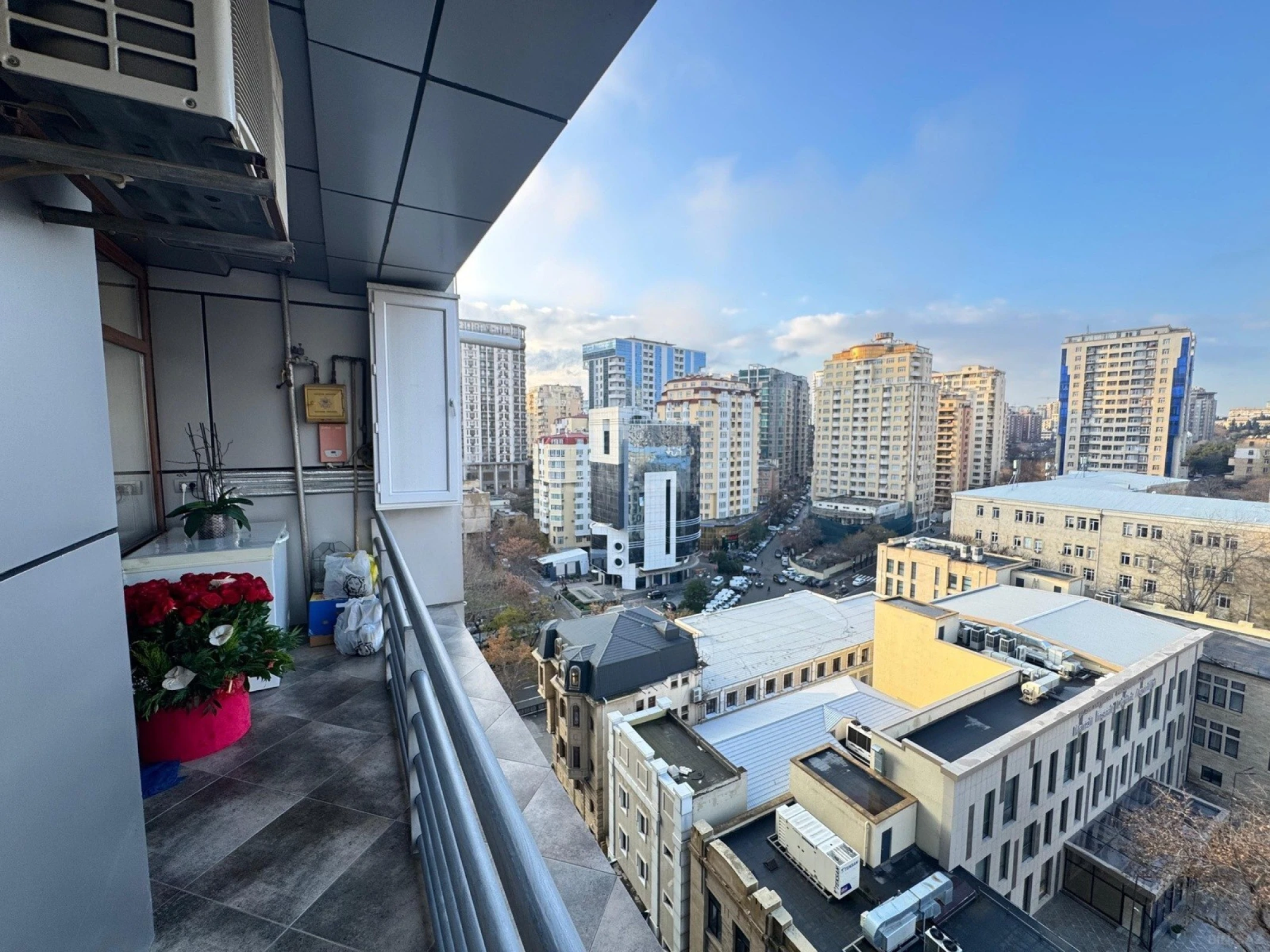 Kirayə verilir 3 otaqlı mənzil 147 m²