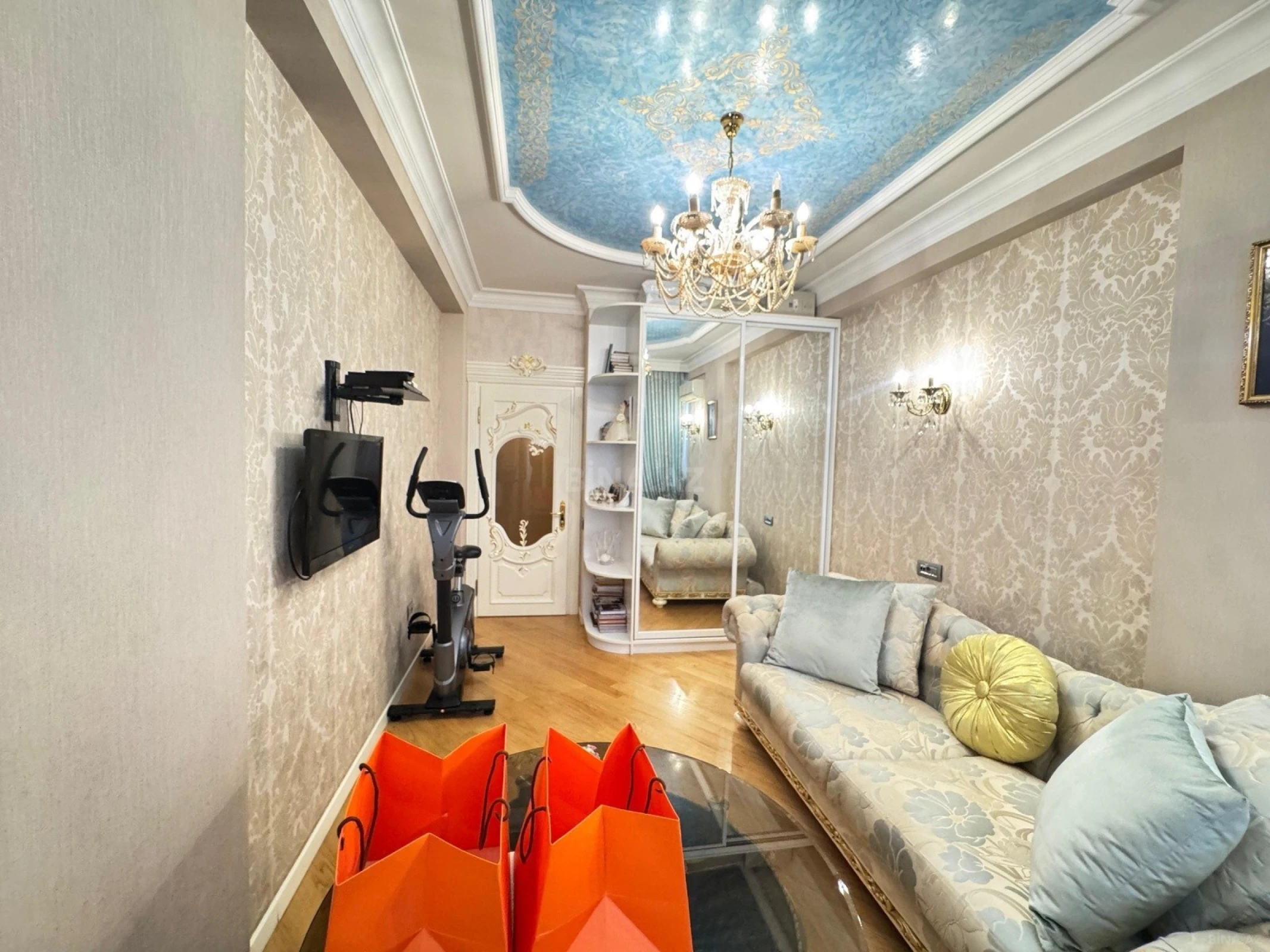 Kirayə verilir 3 otaqlı mənzil 147 m²