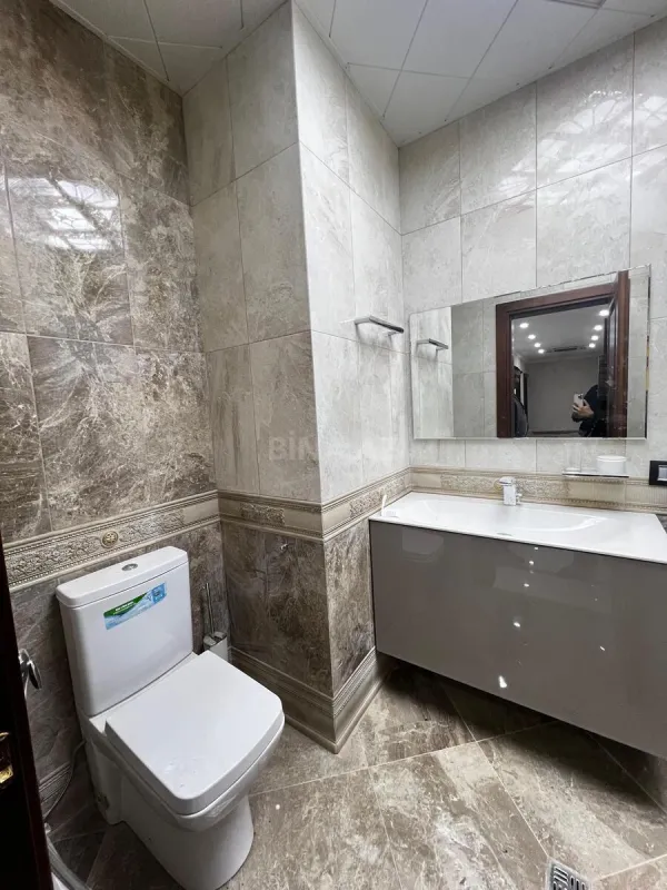 Satılır 5 otaqlı mənzil 200 m²