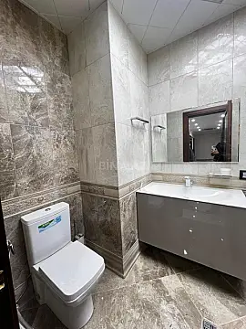 Satılır 5 otaqlı mənzil 200 m²