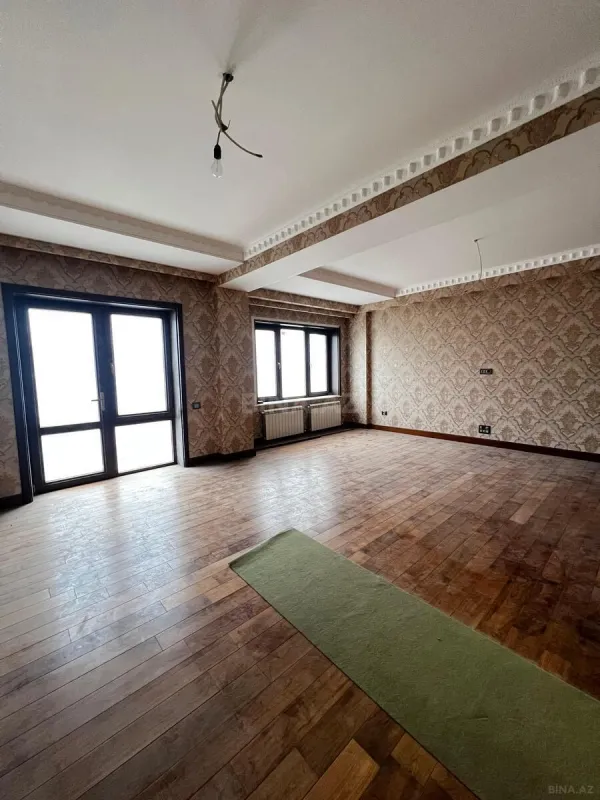 Satılır 5 otaqlı mənzil 200 m²