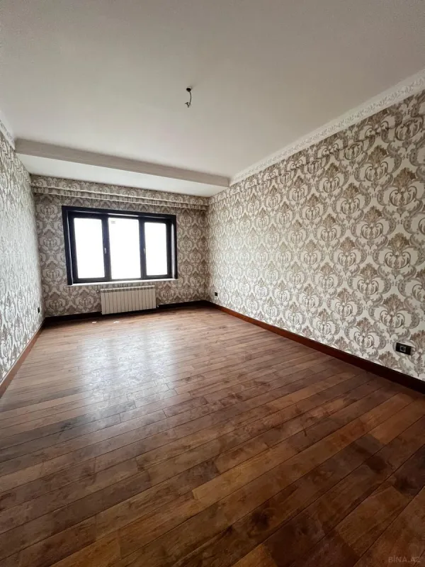 Satılır 5 otaqlı mənzil 200 m²