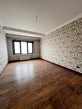 Satılır 5 otaqlı mənzil 200 m²