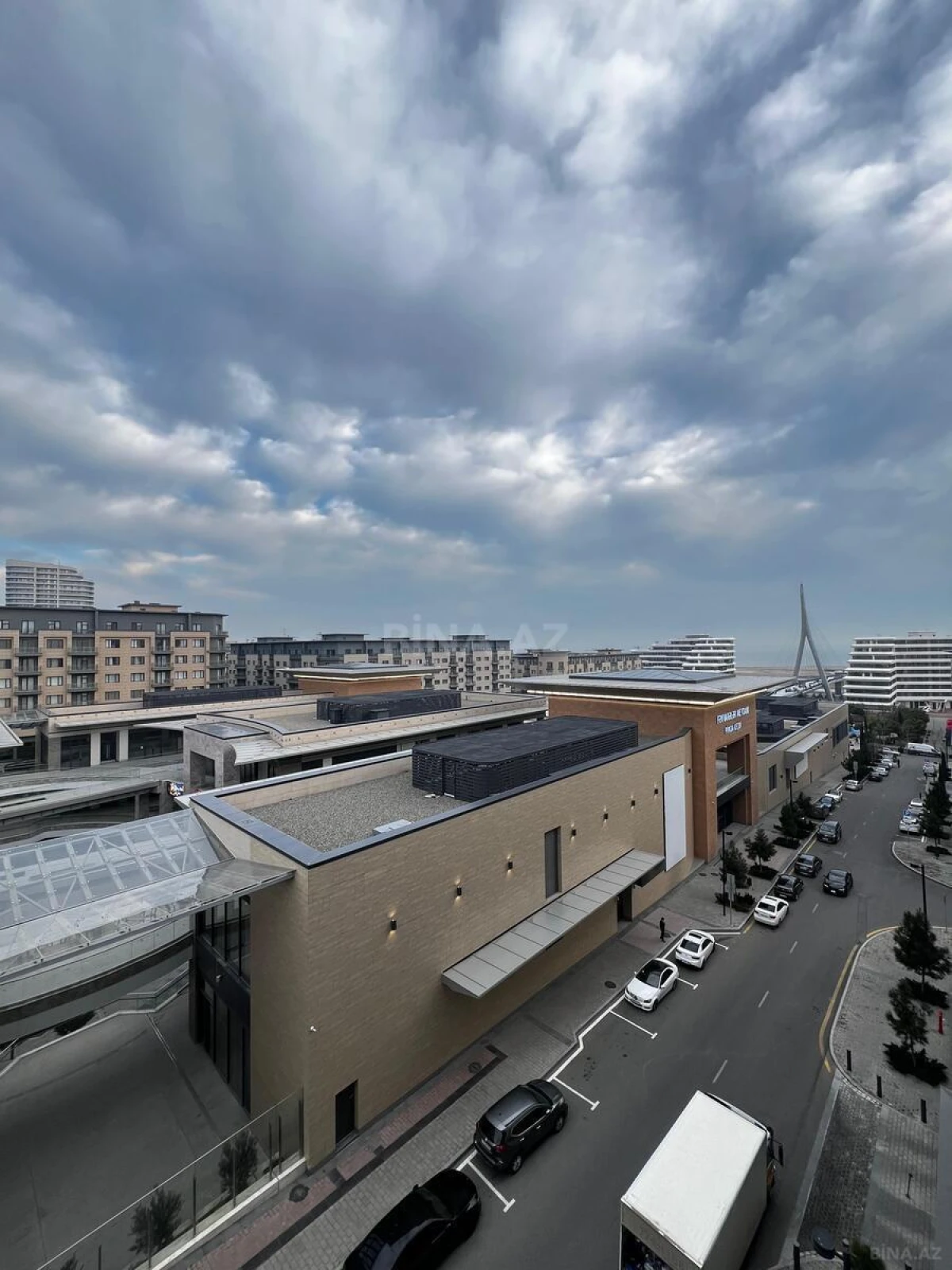 Satılır 5 otaqlı mənzil 200 m²