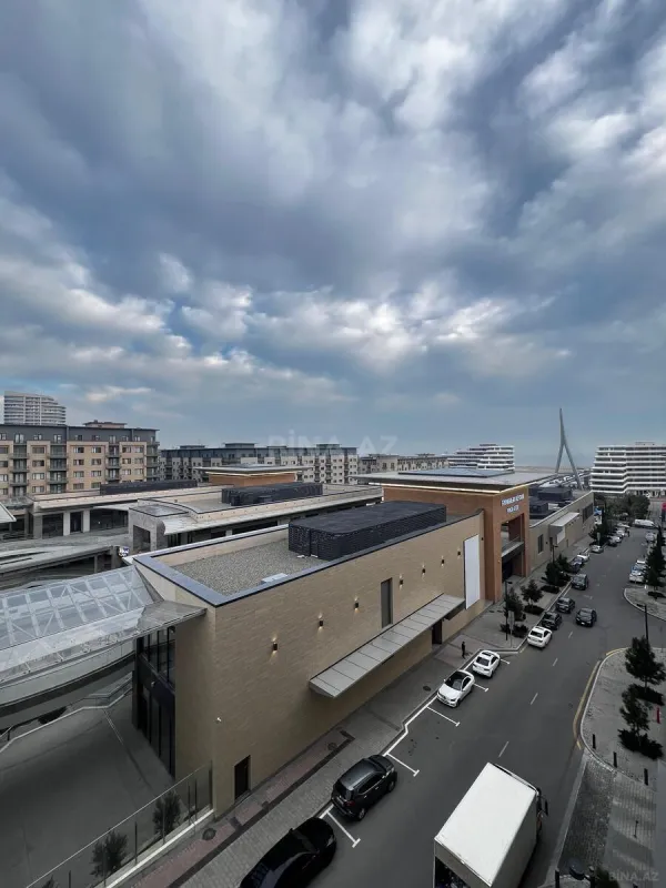 Satılır 5 otaqlı mənzil 200 m²