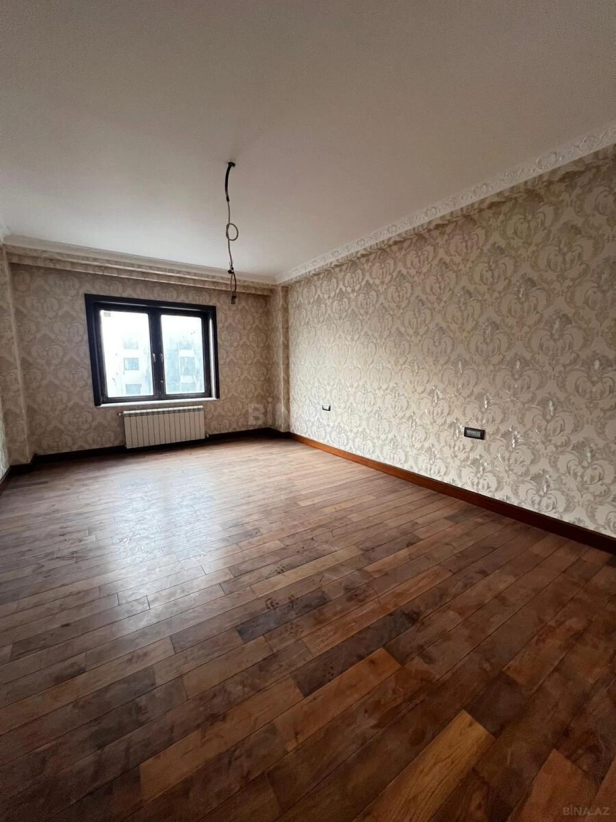 Satılır 5 otaqlı mənzil 200 m²