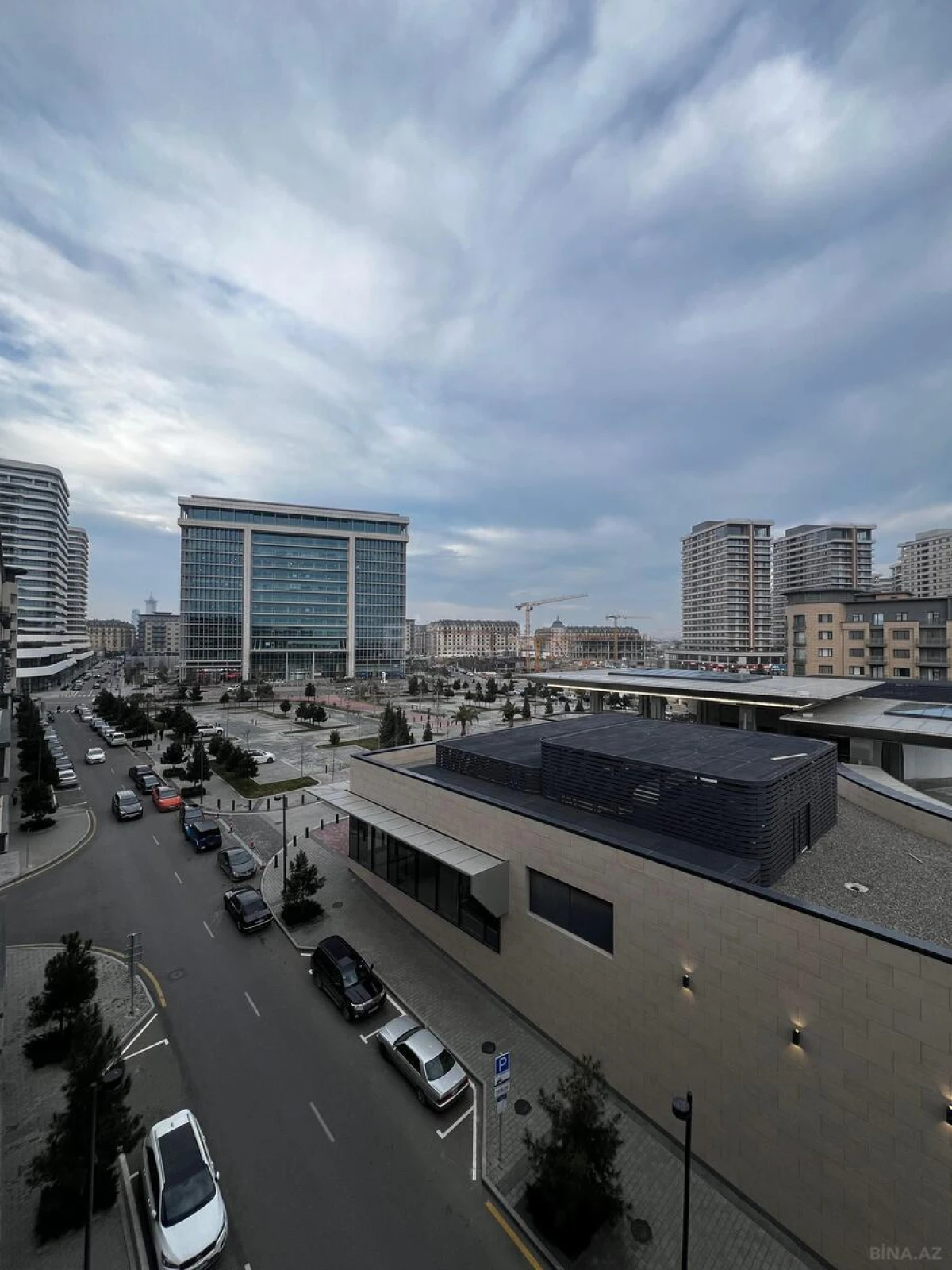 Satılır 5 otaqlı mənzil 200 m²