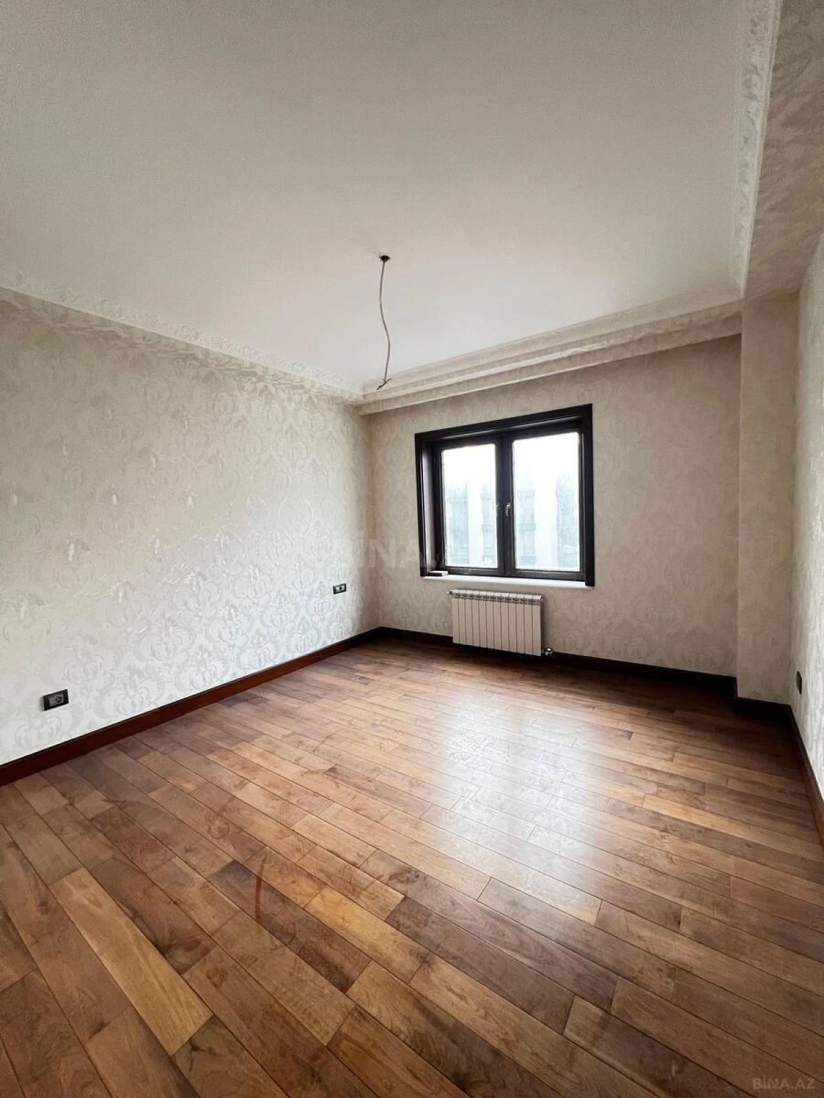 Satılır 5 otaqlı mənzil 200 m²
