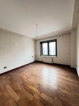 Satılır 5 otaqlı mənzil 200 m²